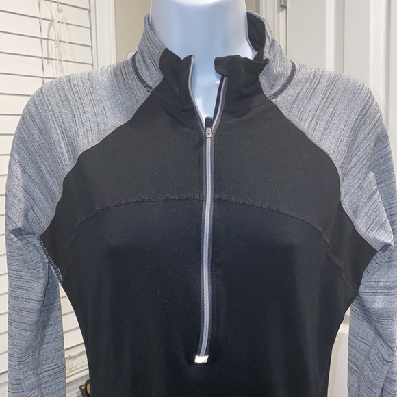 Women’s Athleta long sleeved black and grey pullover size S - Picture 2 of 10